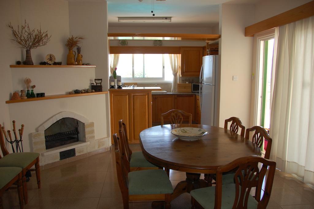 Villa Chrysanthia Polis Pokoj fotografie