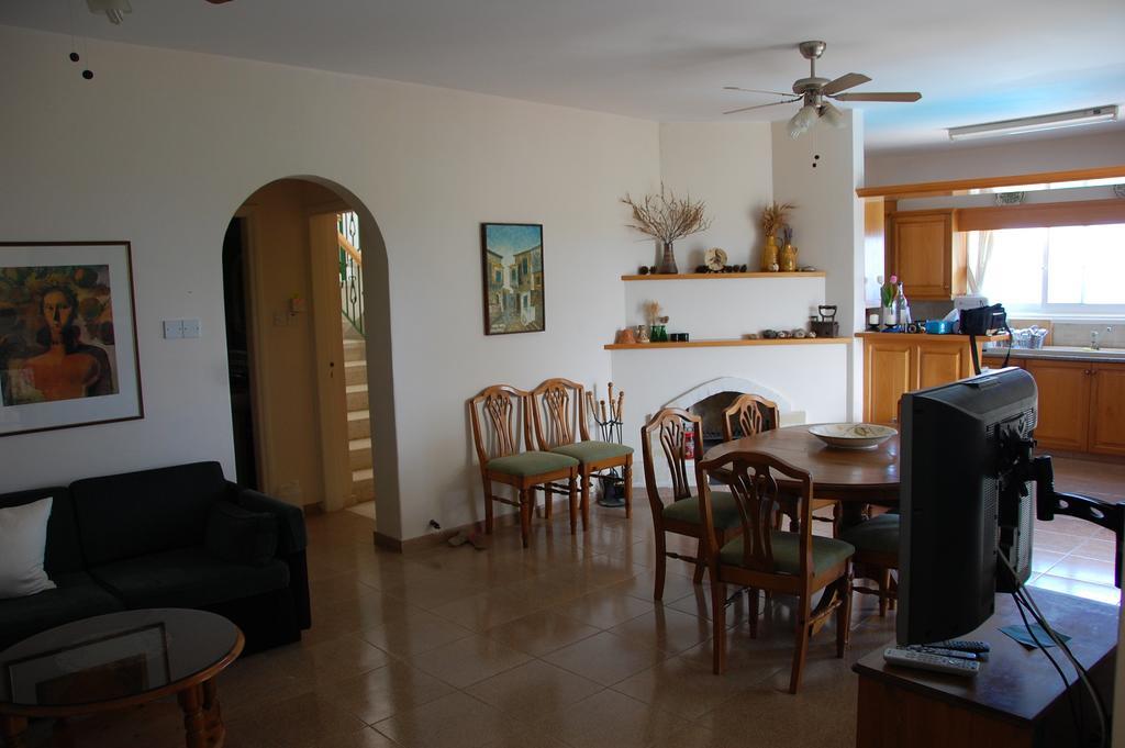 Villa Chrysanthia Polis Pokoj fotografie